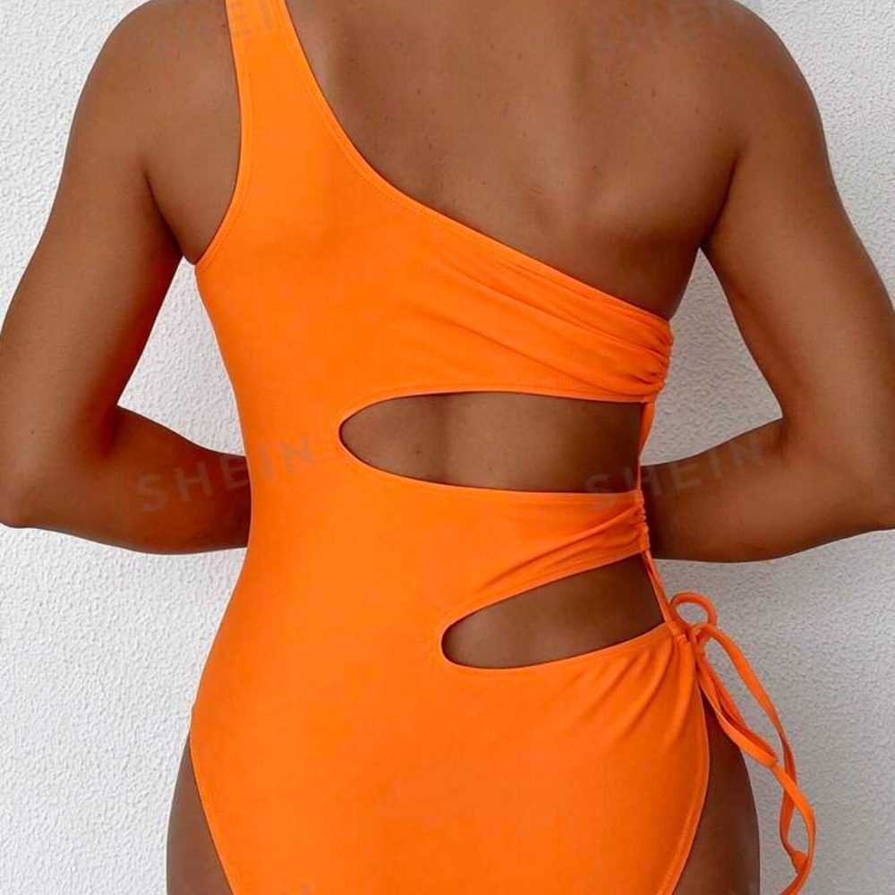 Sexy One Piece - Picture 2 of 3